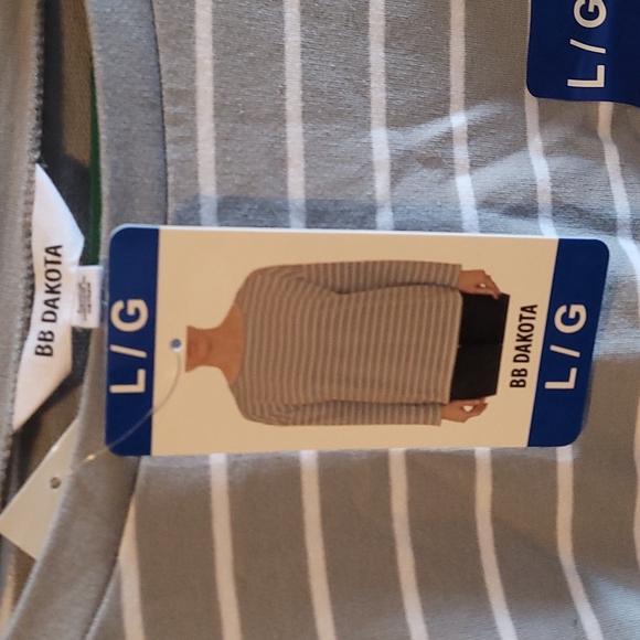 Womens size large top - Picture 2 of 2